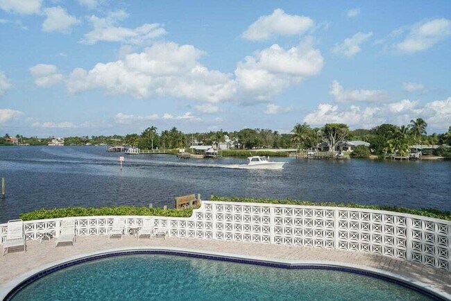 Building Photo - 475 Tequesta Dr