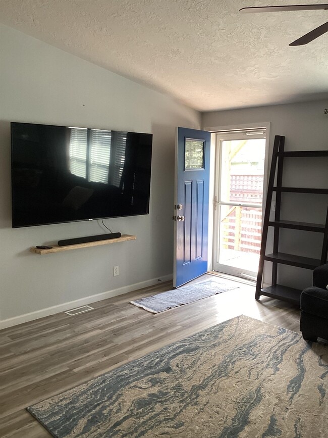 Building Photo - 250 SW 30th St