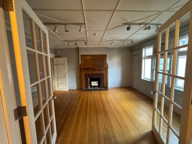 Living Room Photo 1 - 59 Bartlett Ave