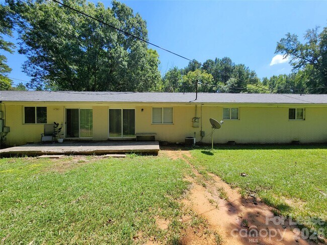 Building Photo - 104 Johnson Dairy Rd