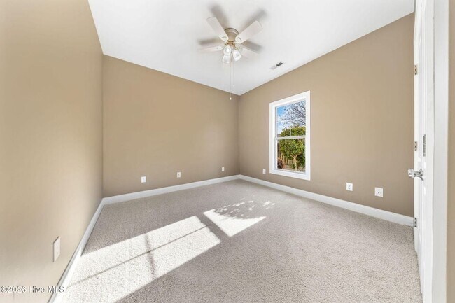 Building Photo - Beautiful 4 bedroom 3 bath home in Compass Pointe