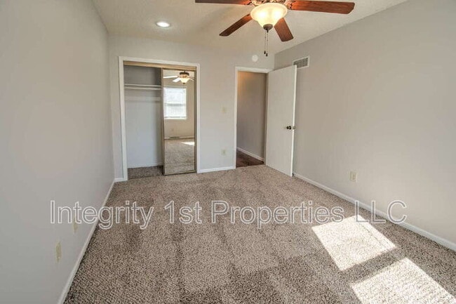 Building Photo - 8635 N Hull Ave