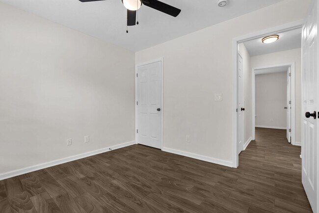 Building Photo - Forest Park