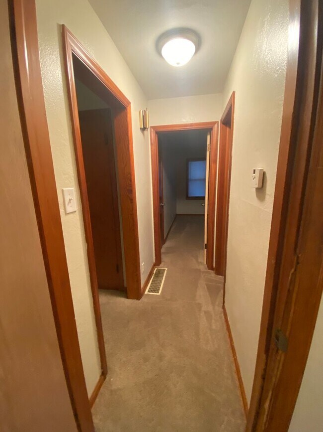 Building Photo - 3112 S Vermont Ave