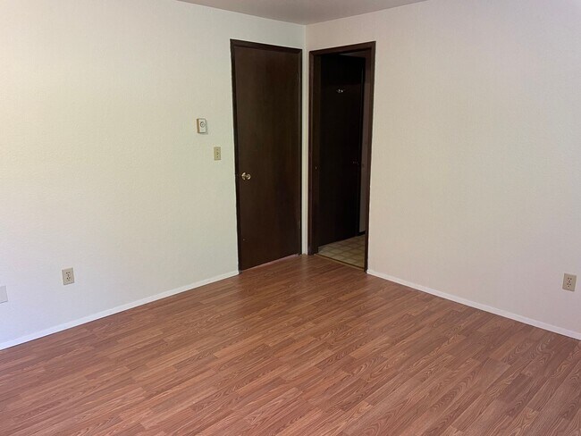 Building Photo - Stone Court Duplex