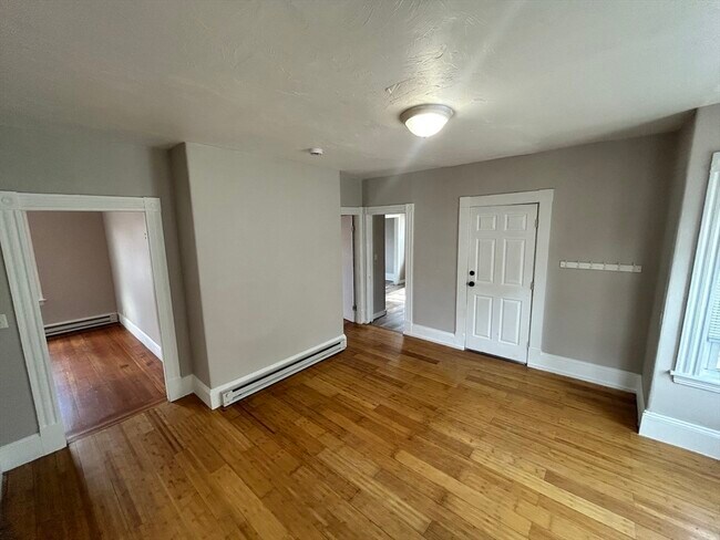 Building Photo - 35 Newcomb Pl