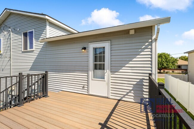 Building Photo - 1215 Cottage Ave