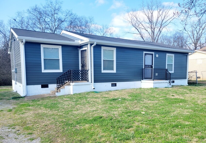 Building Photo - 640 Rowan Dr