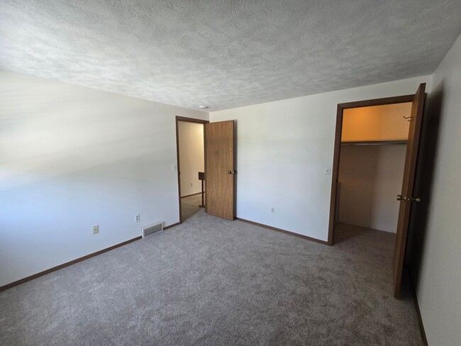 Building Photo - Three bedroom home in Franklin Square