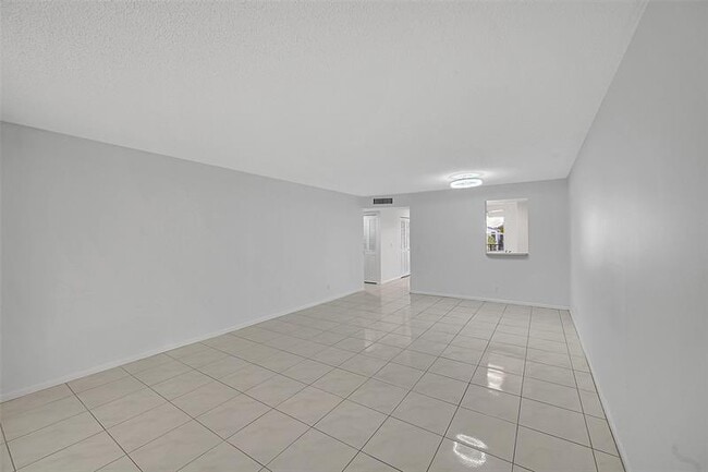 Building Photo - 14773 Cumberland Dr