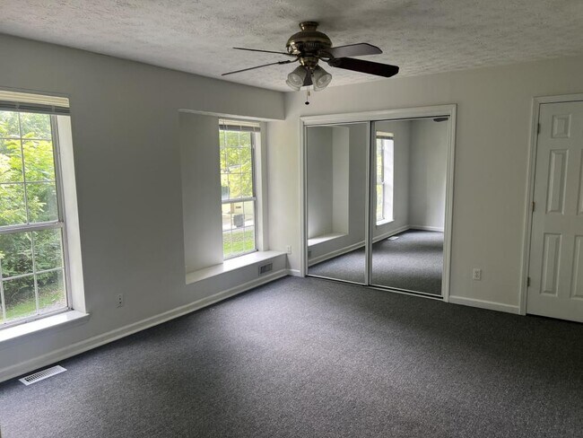 Building Photo - 297 Kenway St