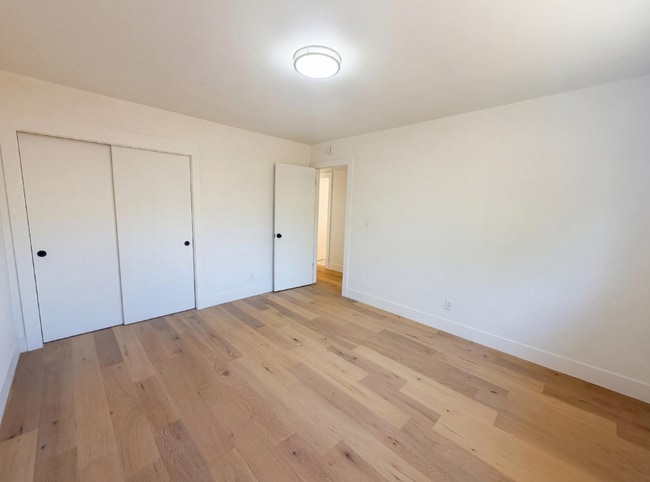 Building Photo - 1128 Hobart Dr