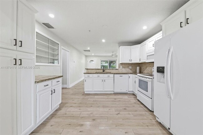 Building Photo - 4561 SW 25th Terrace