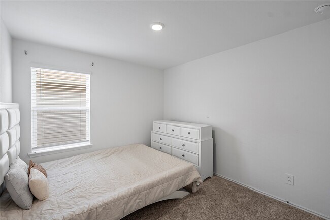 Building Photo - 5223 Mossdale Blf Ln