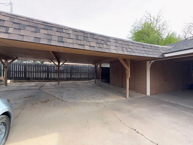 Building Photo - Spacious 3 Bedroom 2 Bath home AVAILABLE NOW!