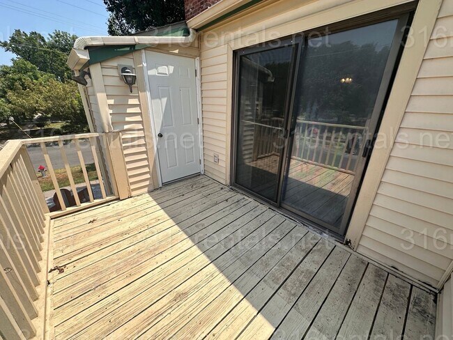 Building Photo - $925 - 2 bedroom 1 bath - Beautiful apartm...