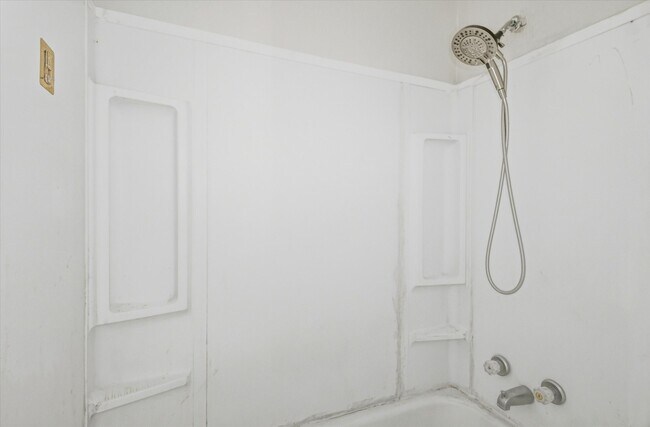 Building Photo - 501 Ladd St