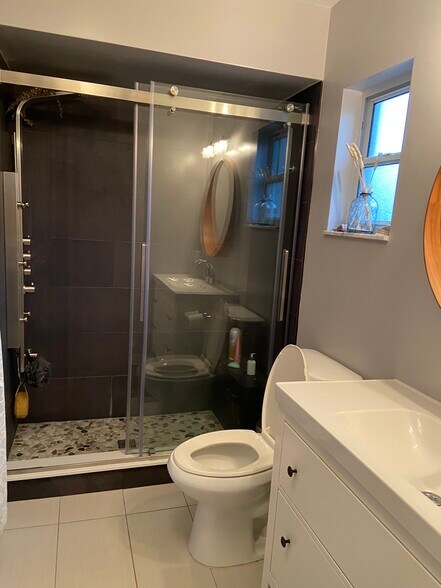 Building Photo - 329 57th Ave S