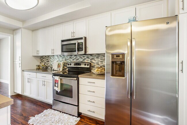 Building Photo - Fairway at Big Canyon