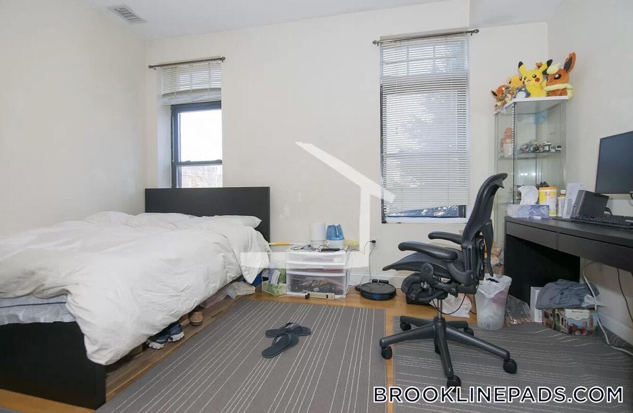 Building Photo - 1801 Beacon St