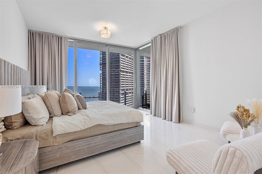 Building Photo - 300 Biscayne Blvd Way