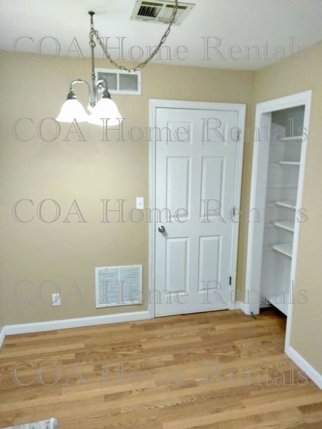 Building Photo - Adorable remodeled home