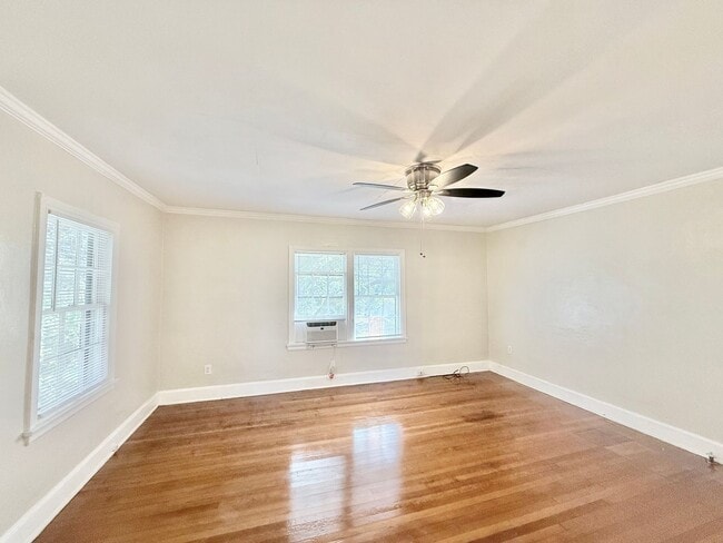 Building Photo - 2-Bedroom Duplex