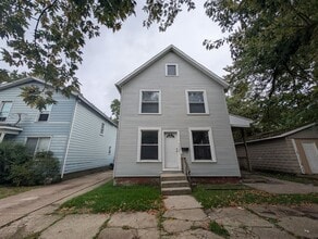 Building Photo - 1023-1025 Cascade St