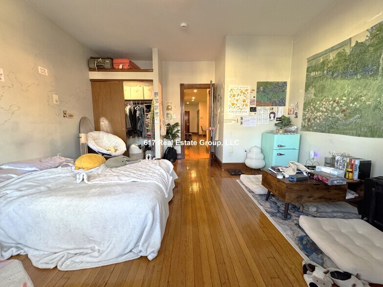 Building Photo - 21 Gibbs St