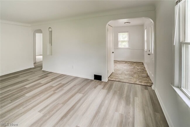 Building Photo - 1343 Victory Dr