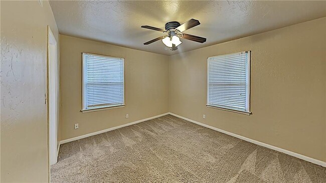 Building Photo - 2640 Manchester Dr