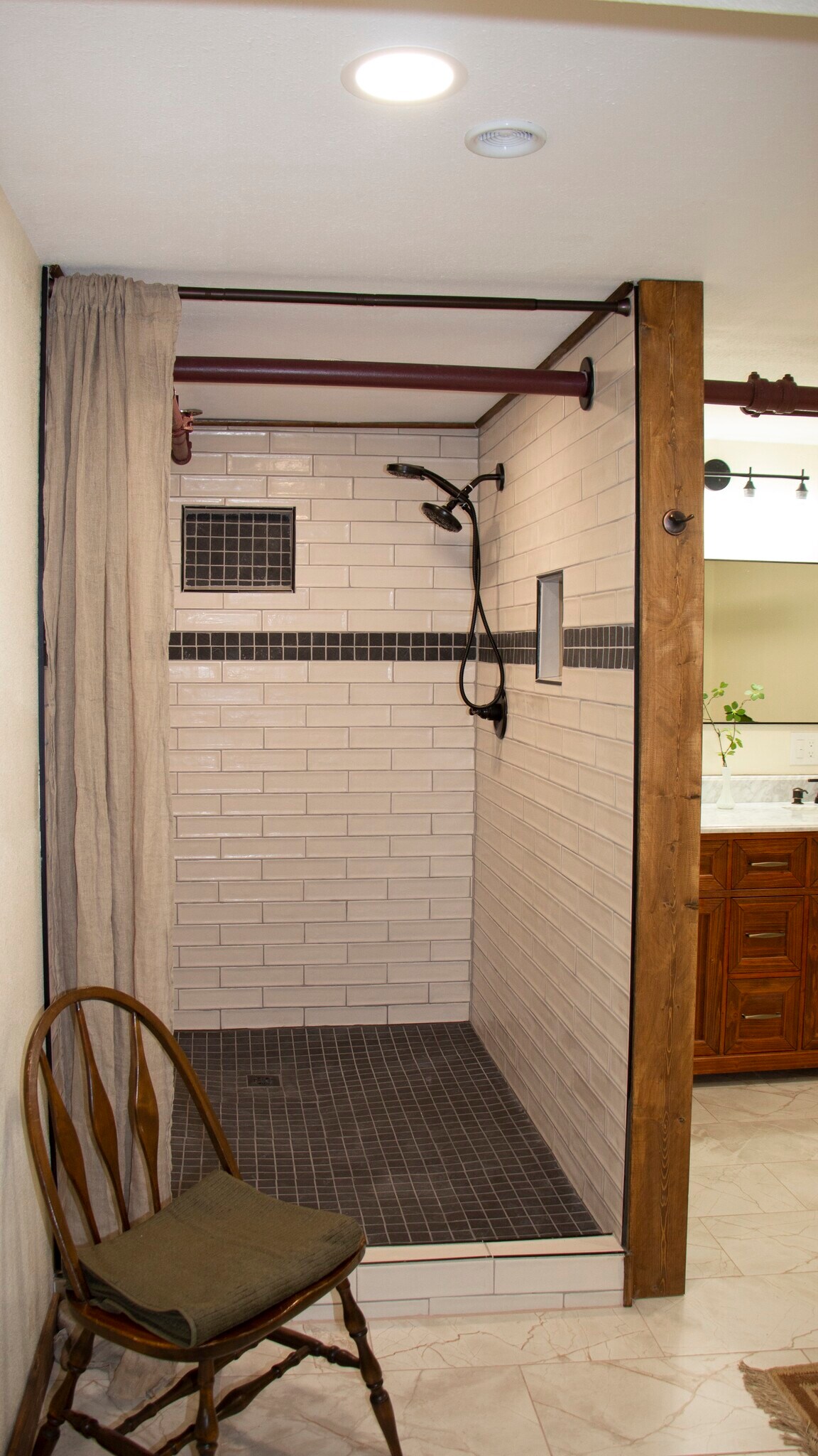 Building Photo - 423 W 1st Ave