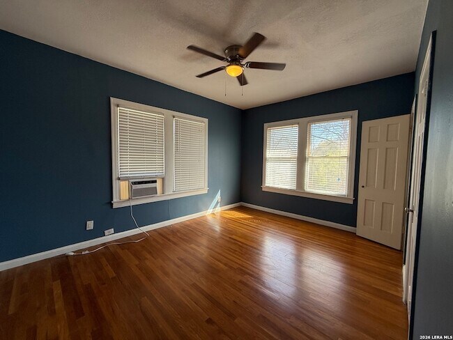 Building Photo - 530 W Gramercy Pl