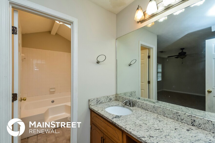 Building Photo - 105 Stone Creek Dr