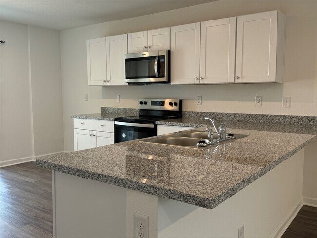Building Photo - 2455 Tapatio Dr