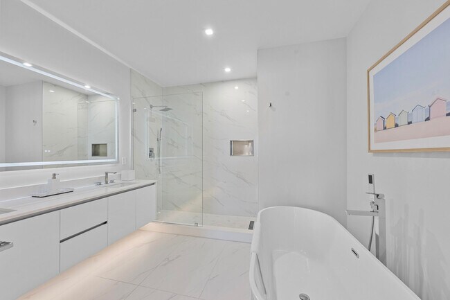 Building Photo - 220 Lake Shore Dr