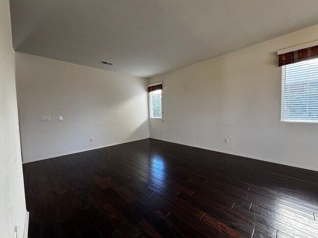 Building Photo - Spacious Temecula House with Bedroom and Bathroom on first floor!