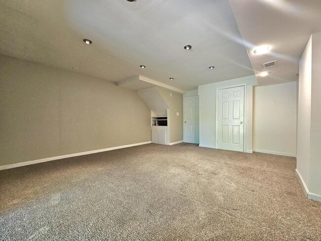 Building Photo - 7664 Northern Oaks Ct