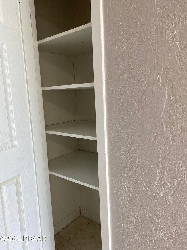 Building Photo - 732 N Halifax Ave