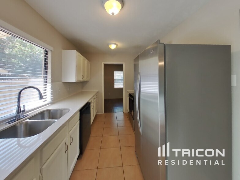 Building Photo - 7125 Hardwood Trail