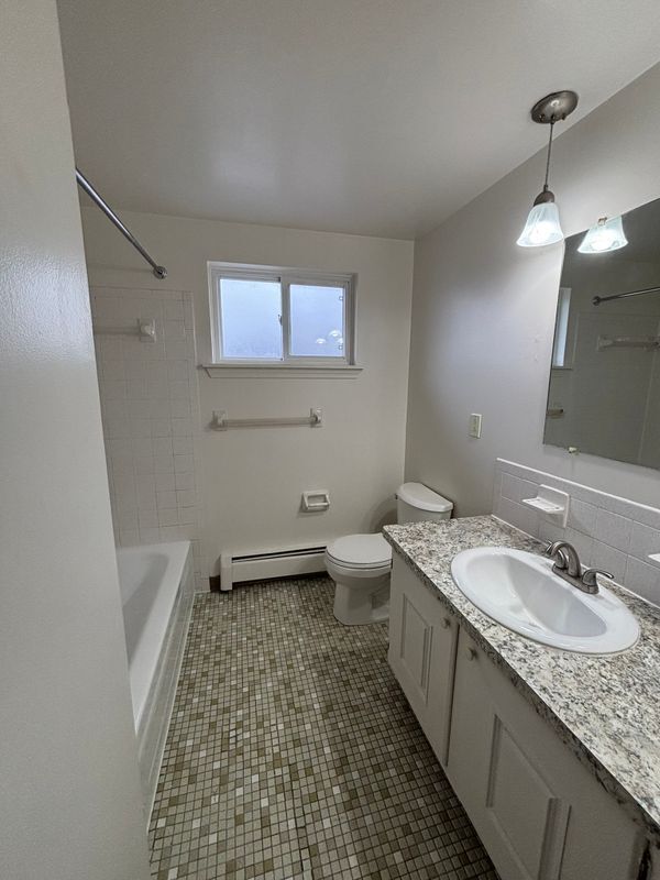Building Photo - 16 Losson Garden Dr