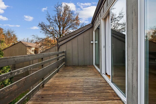 Building Photo - 4Touchstone