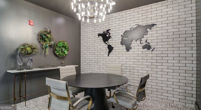 Building Photo - 2250 Oak Rd SW