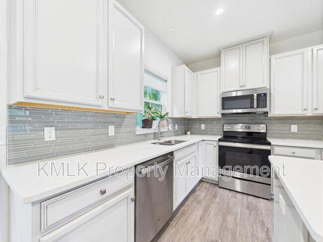 Building Photo - 844 Buckeye Dr
