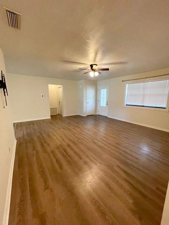 Building Photo - 3 bed 2 bath Single Family Home in Port Orange