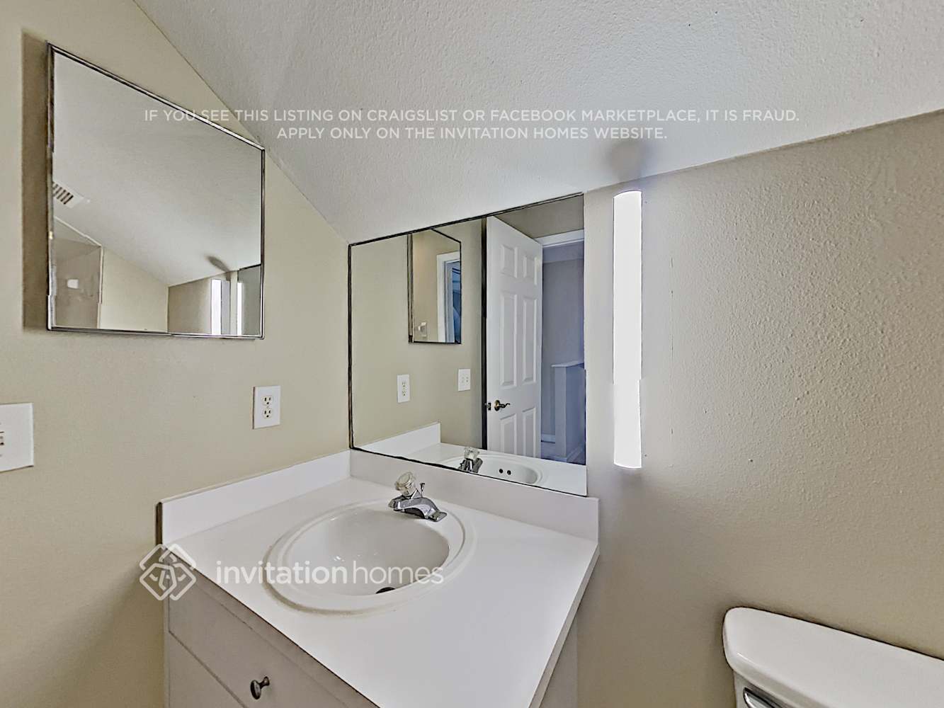 Building Photo - 5861 Meadowpark Pl