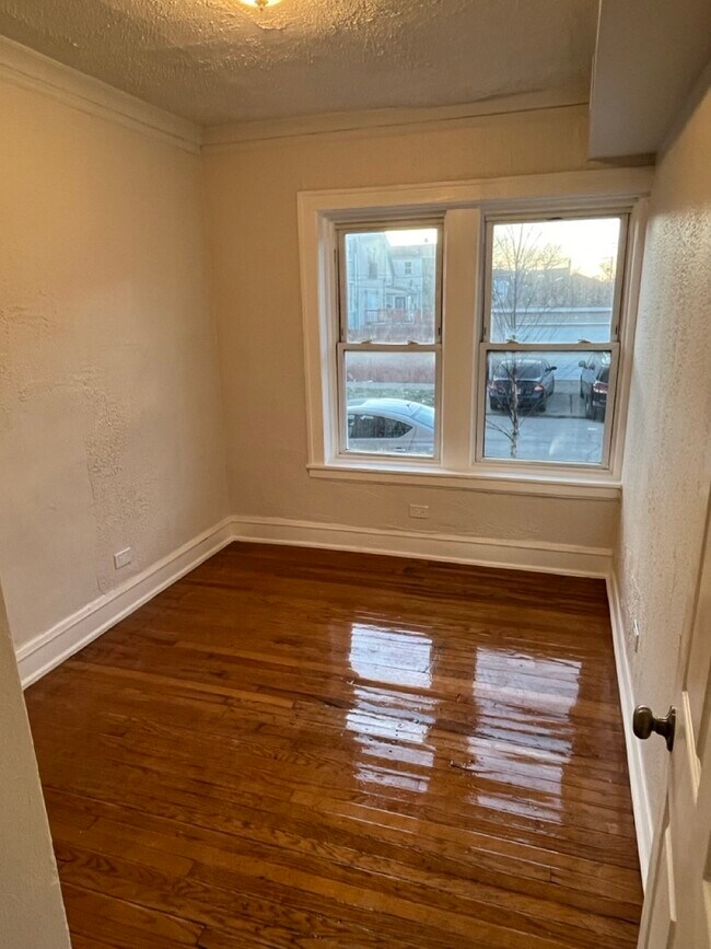 Building Photo - 1245 N Karlov Ave