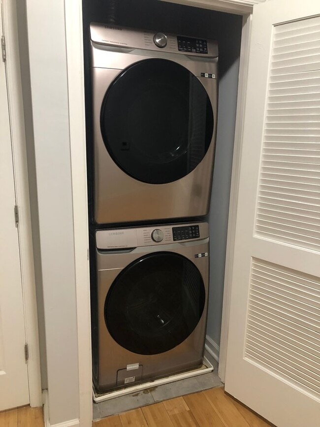 Building Photo - Approved 2 or 3 Bedroom Voucher 1.5 Bathroom