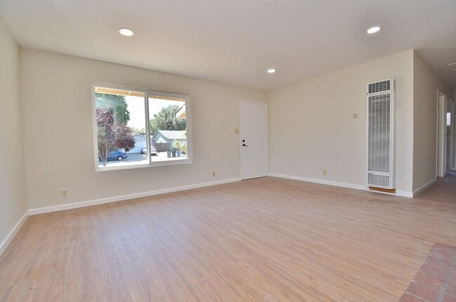 Building Photo - $3395 / 3 BR - NICELY REMODELED SUNDALE HO...