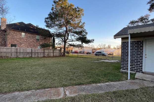 Building Photo - 2501 Maple St